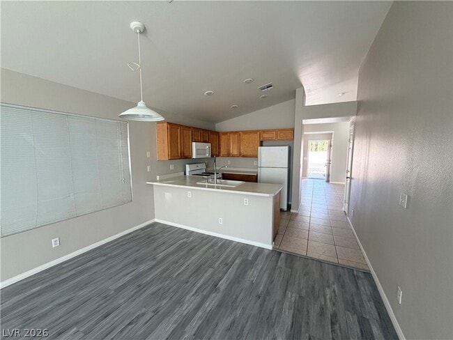 Photo - 765 Donelle Ave