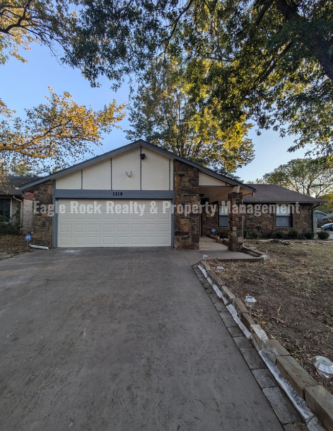 Building Photo - Tulsa House for Rent (3beds/2baths)