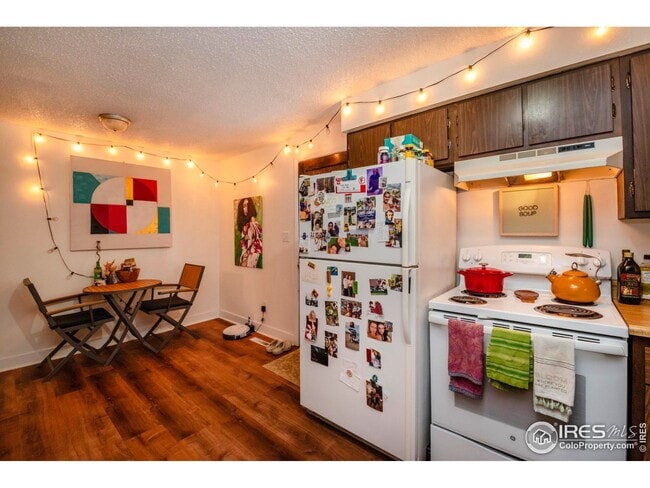 Photo - 824 Meeker St