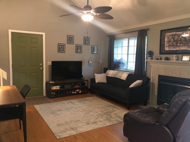 Photo - 933 Parkway Dr