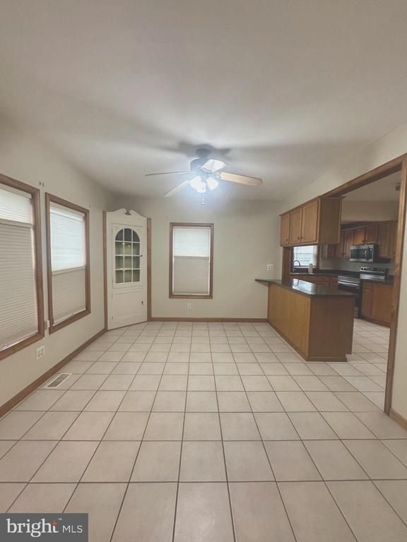 Photo - 700 Schiller Ave