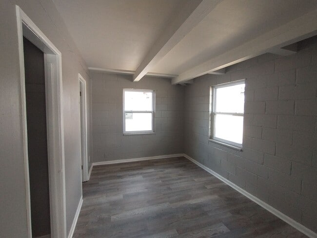 $695 - 2 bed 1 bath Duplex - Located in t... - $695 -  2 bed 1 bath Duplex - Located in t... Apartment Unit 1337 W Dora St