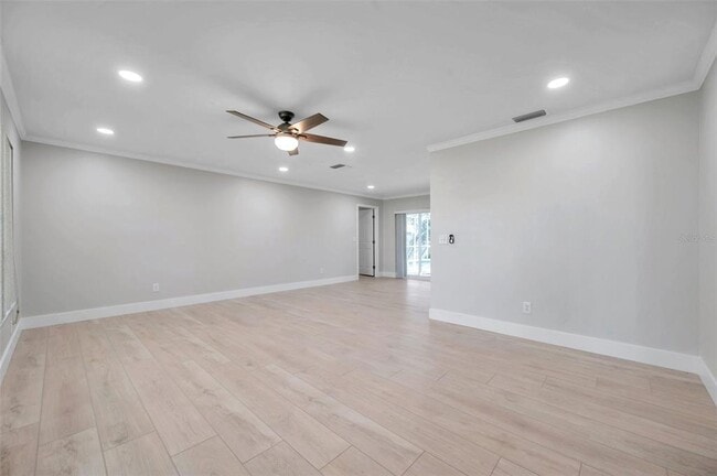 Photo - 8789 Maplewood Rd