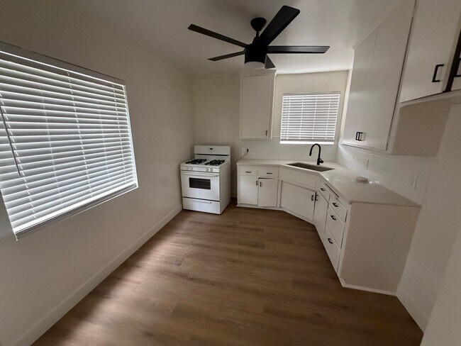 Photo - 7605 N Hollywood Way Unidad A