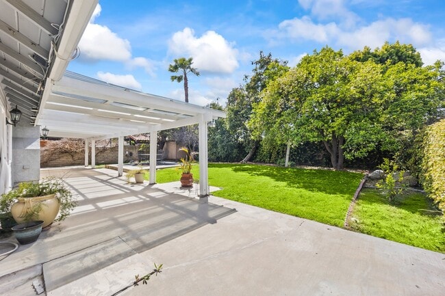 Photo - 7007 Royer Ave