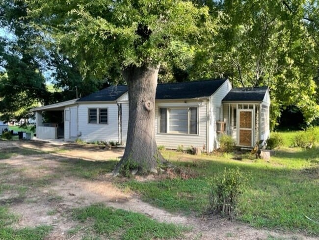 Photo - Adorable 2 bedroom 1 bath home . Located i...