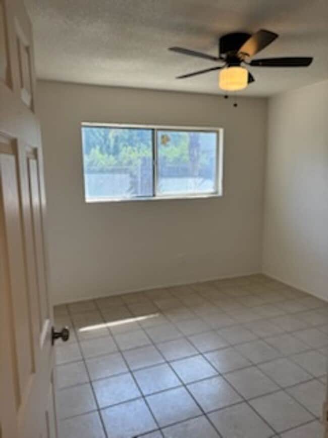 Photo - Move In ready Oildale 1 Bd 1 Ba