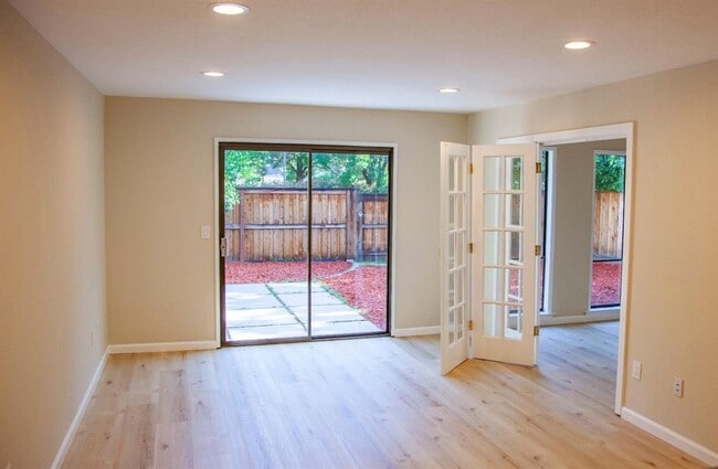 Photo - ? Greenbelt Access | Sauna | Updated Interior ?