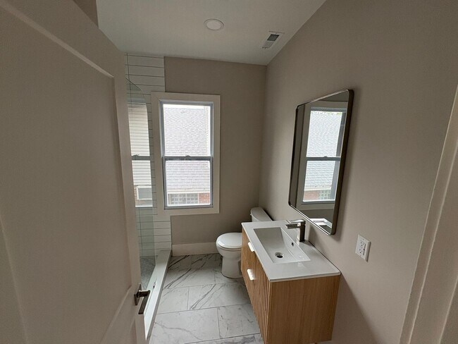 Photo - 7436 Oakland Ave Unidad Lower