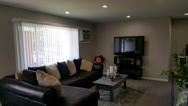 Photo - 133 S 18th Ave Unidad A