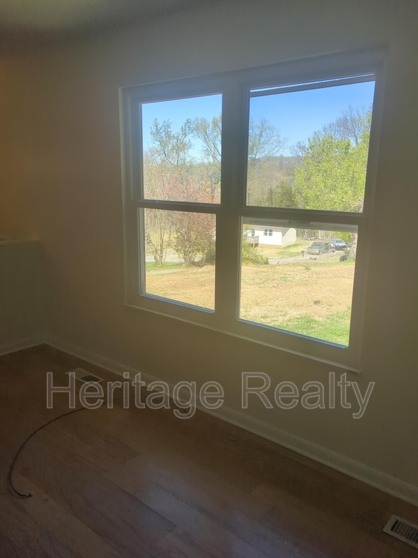 Photo - 1304 E Woodshire Dr