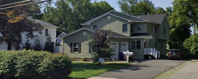 Building Photo - 36 W Hanover Ave Unit A