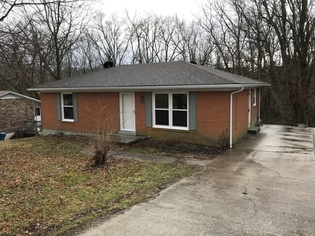 Nice Brick Home w/ Full Basement Rent Ready - Nice Brick Home w/ Full Basement Rent Ready