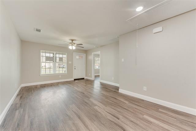 Photo - 913 Live Oak St