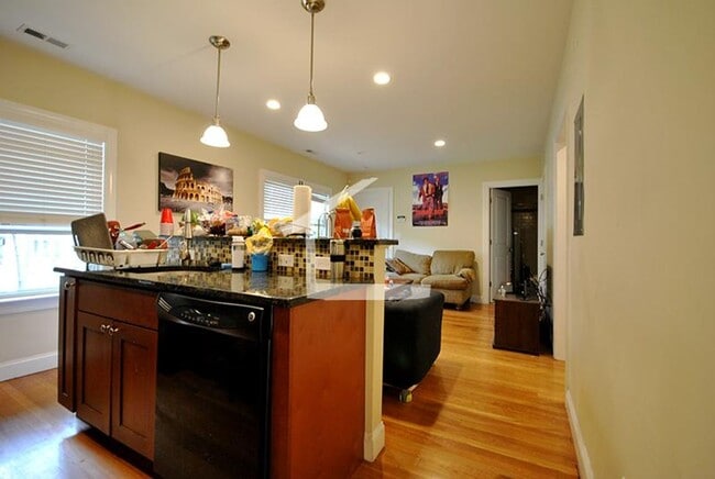 Photo - 9/1 Renovated 4BR/2BA near Oak Sq, Mass Pike, Brighton Ctr!