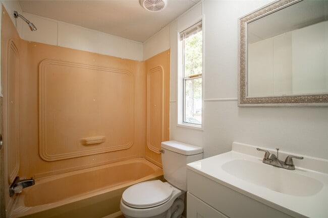 Photo - 1202 US-190