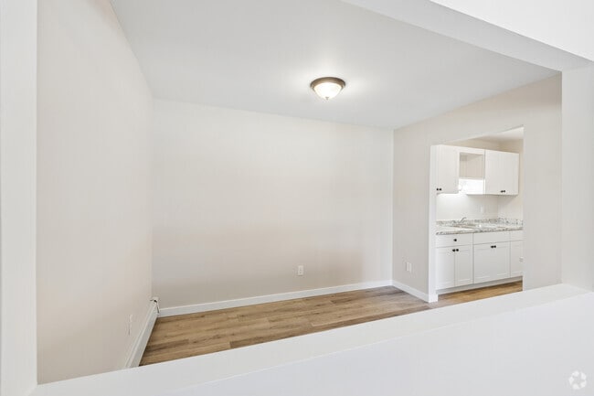 Luxury 2 Bedroom - 2BR, 1BA - 850SF - Dining Room