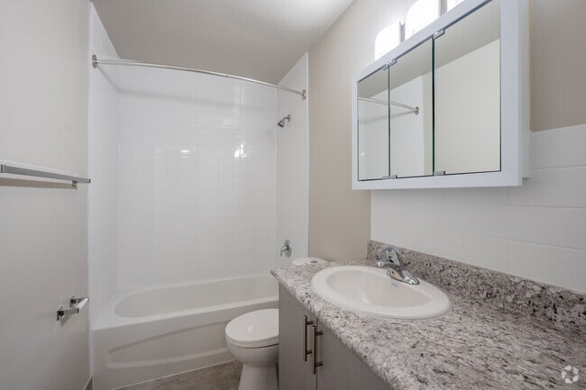 2BR, 1BA - 745SF - Bathroom