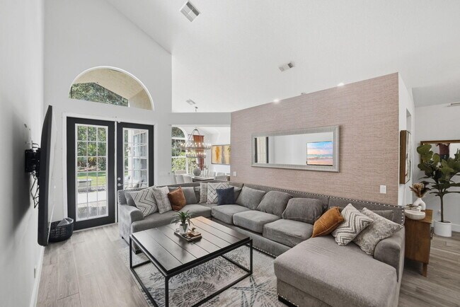 Photo - 609 SW St Thomas Cove