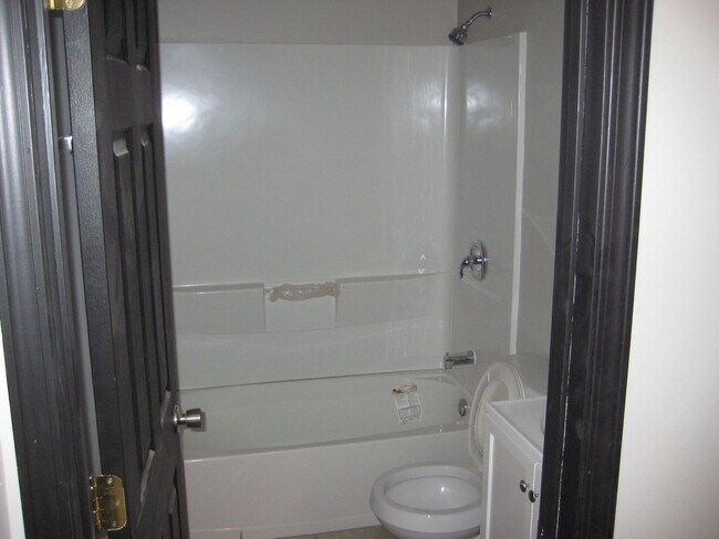 Photo - 2 BEDROOM UPDATED ALL ELECTRIC UNIT IN THE GROVE Unit 39121ST