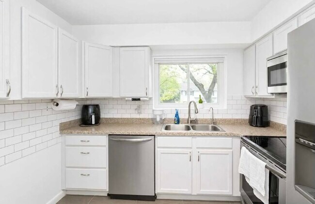 268 N Carter St Unit 201