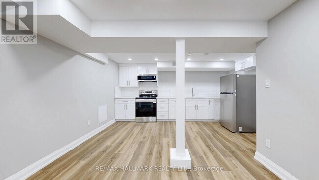 Photo - 6384 Plowmans Heath