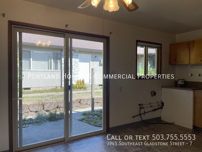 3945 SE Gladstone St Unit 7