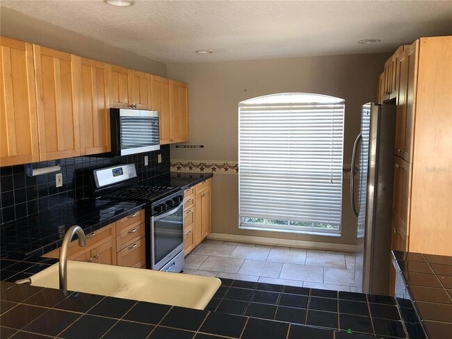 Photo - 616 E 1st St