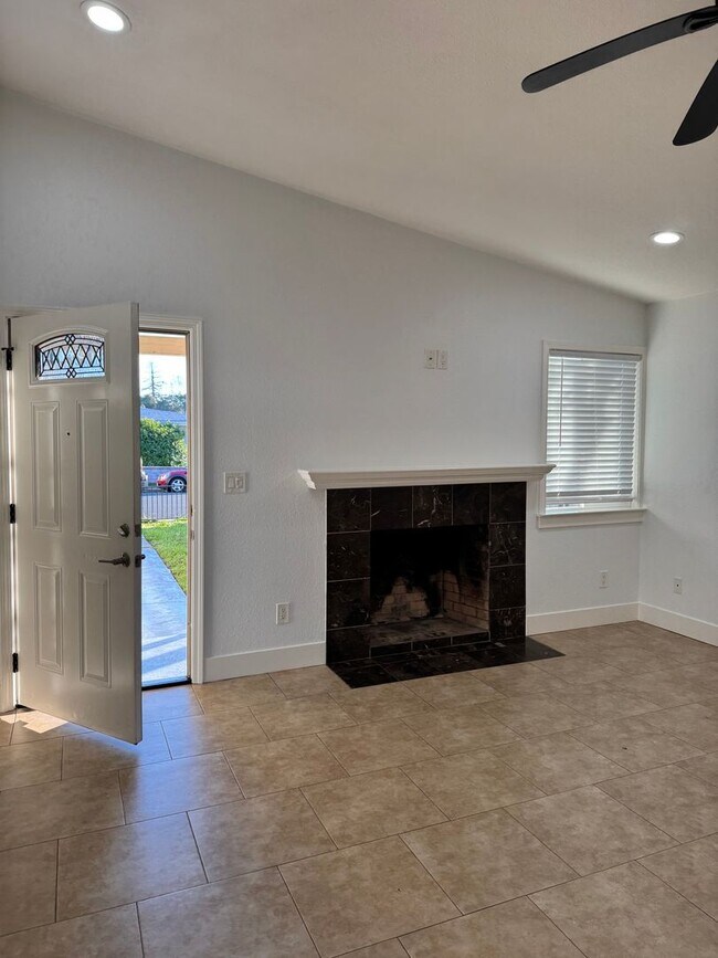 Photo - 3/2 home Unit 208 Holly St