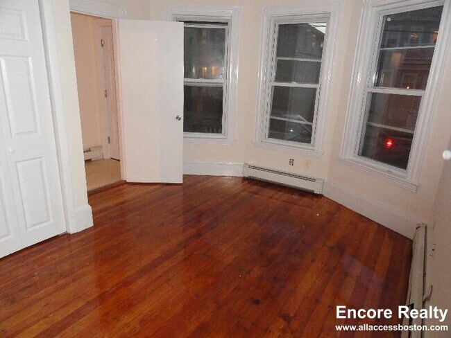 Photo - 68 Winchester St Unit 1