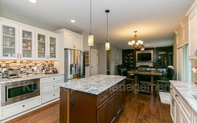 Photo - 760 NE Traverse Dr