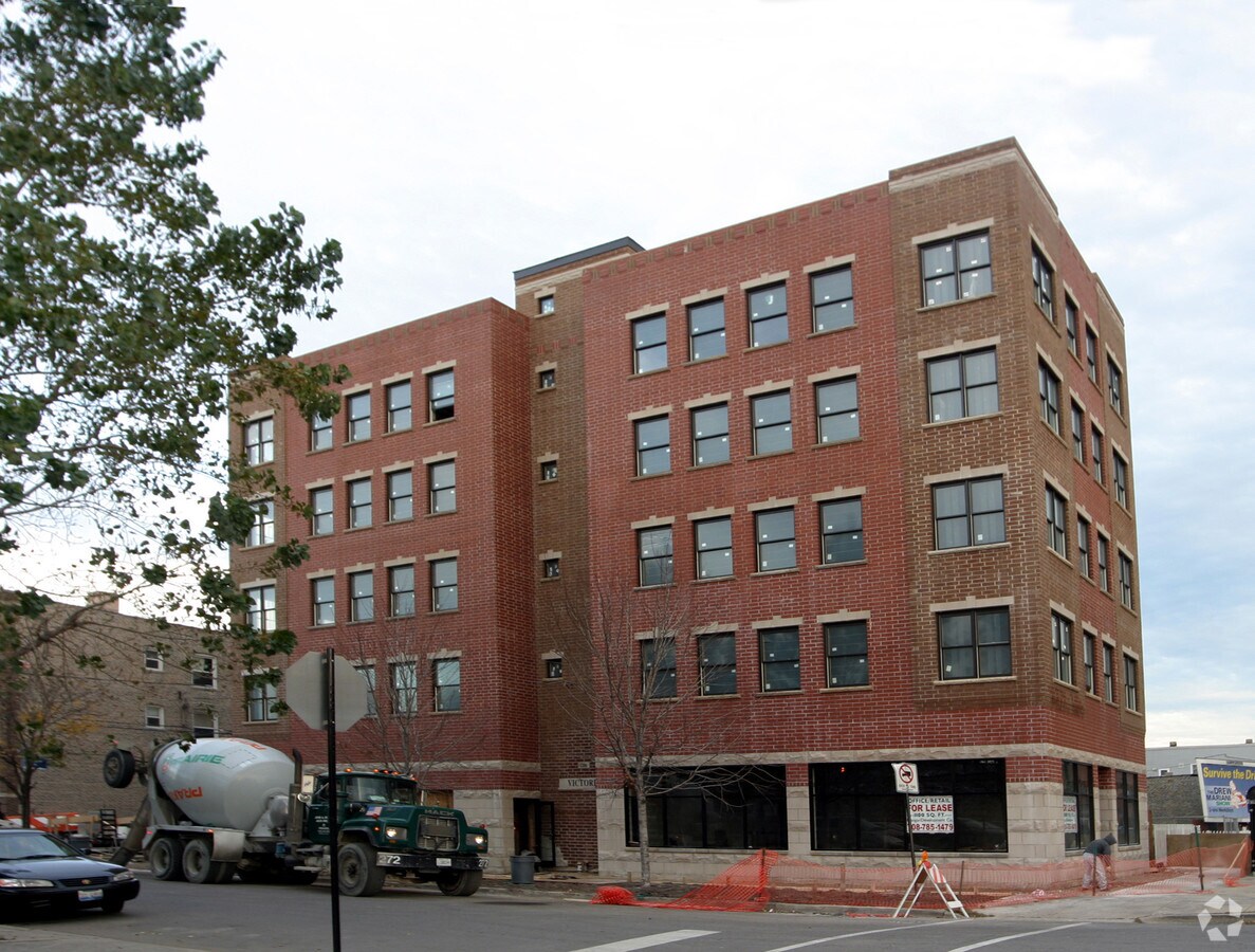 Under Construction 11/10/04 - 5800 N Broadway St Apartments