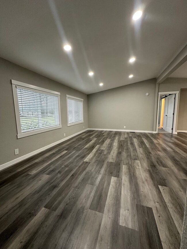 Photo - Charming Gold Bar rambler with breath taking views