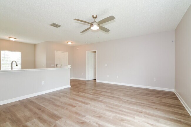 Photo - 627 Cotulla Dr