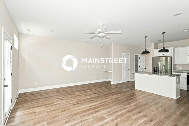 Photo - 3 Bedroom Pet-Friendly Home in Gallatin, TN with Main Street Renewal