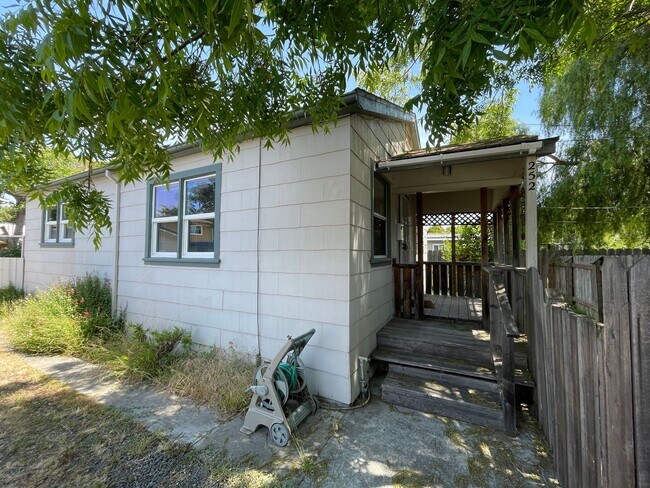 Laurel Avenue Cottages - Laurel Avenue Cottages Apartment Unit 252 Laurel