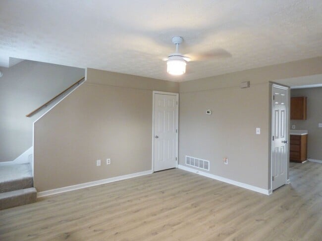 Photo - 338 E Oak St