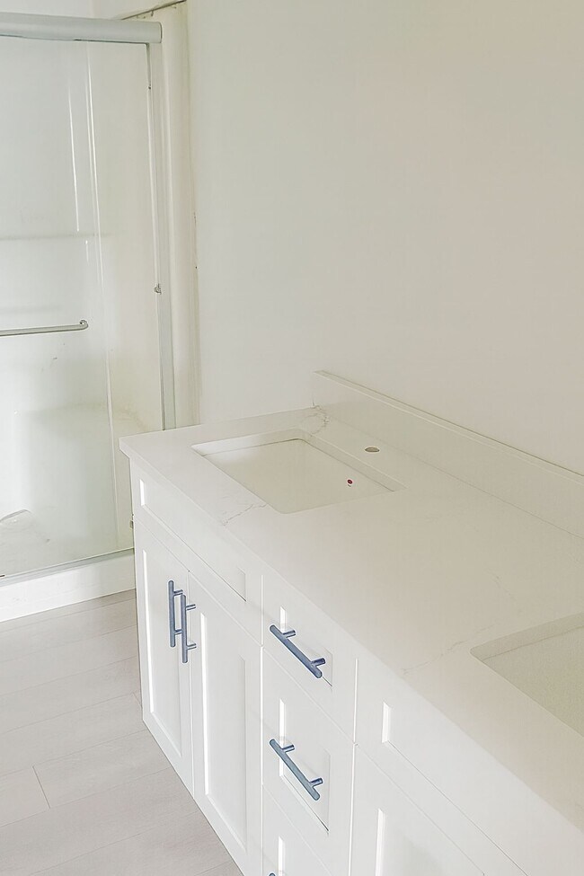 Photo - 11007 132 St NW Unit 1