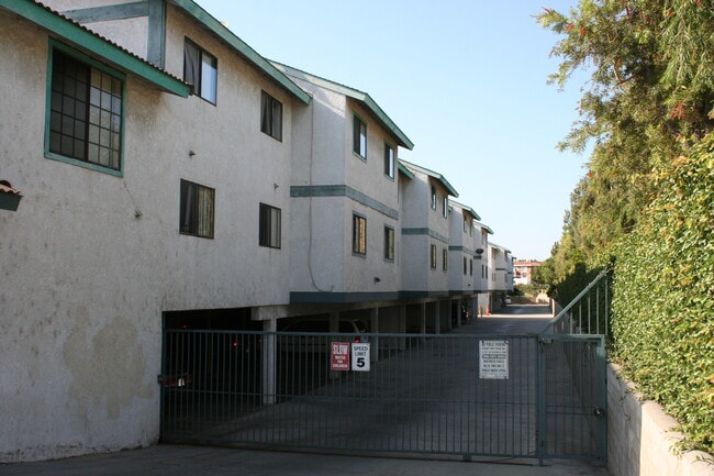 Building Photo - 3633 W Ball Rd Unit 111