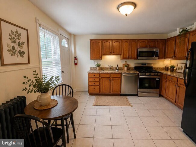 109 E Main St Unit 2