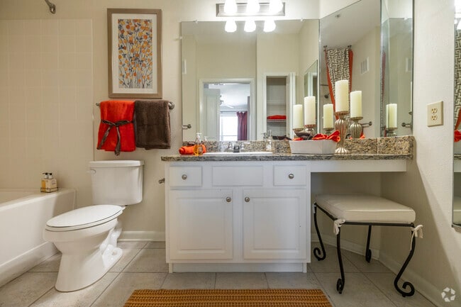 Chelan 2BR, 2BA - 1,132SF - Primary Bathroom