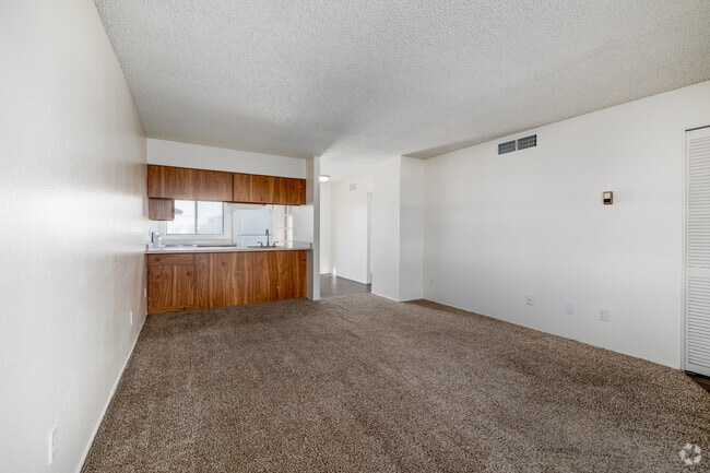 2BR, 2BA - 846SF - Living Room - La Cima Apartments