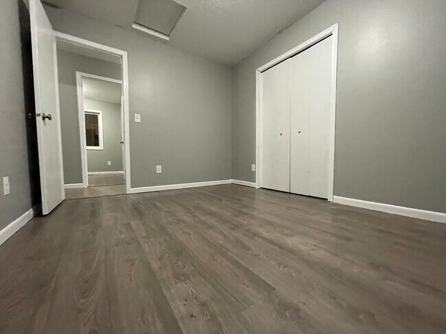 Photo - Amazing 5 Bedroom 2 Bathroom Home in South Minneapolis!