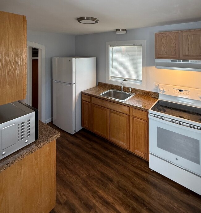 Photo - 1027 Monmouth St