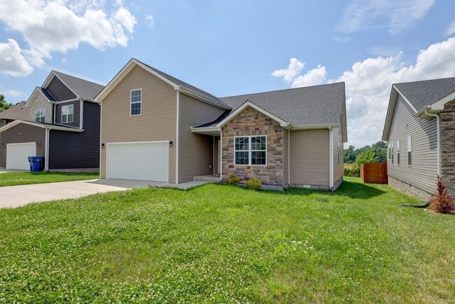 Photo - Sharp 3 bed 2 bath with Bonus room and nice fenced yard.