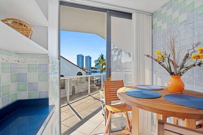 Photo - 3610 Yacht Club Dr Unit 208