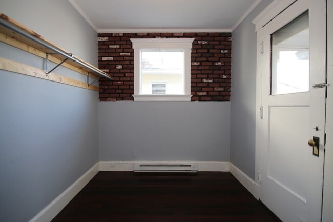 146 Gilbert Ave Unit 2nd Fl