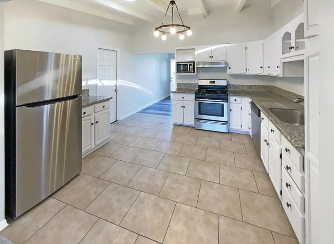 Photo - 5819 Roanoke St