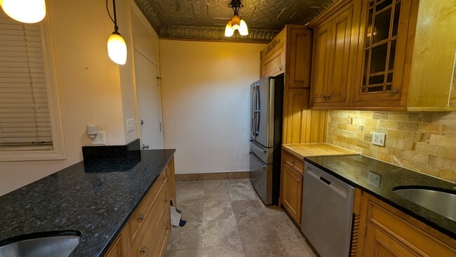 Kitchen - 4219 N Paulina St Unit 1G