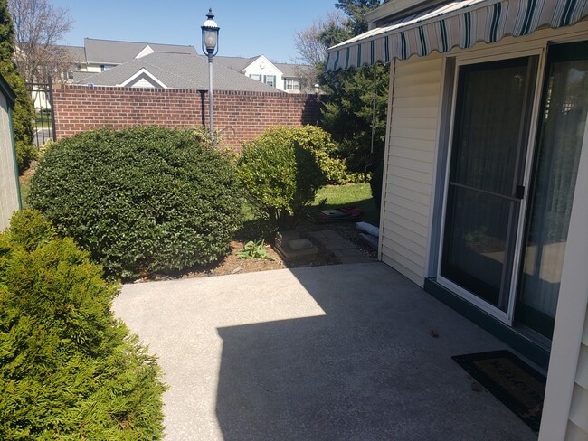 Photo - 10 Brookline Ct